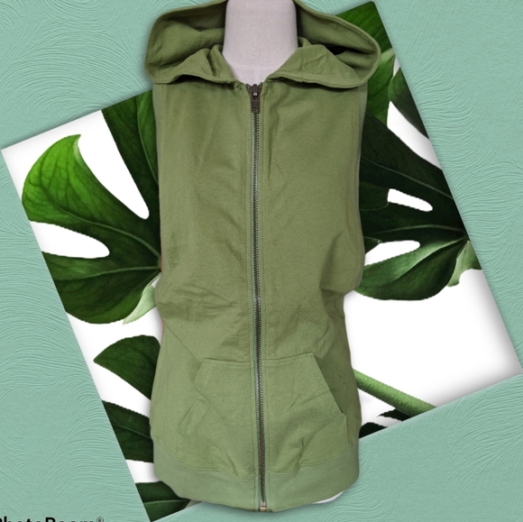 URBAN OUTFITTERS Y2K open hoodie vest. - Picture 2 of 3